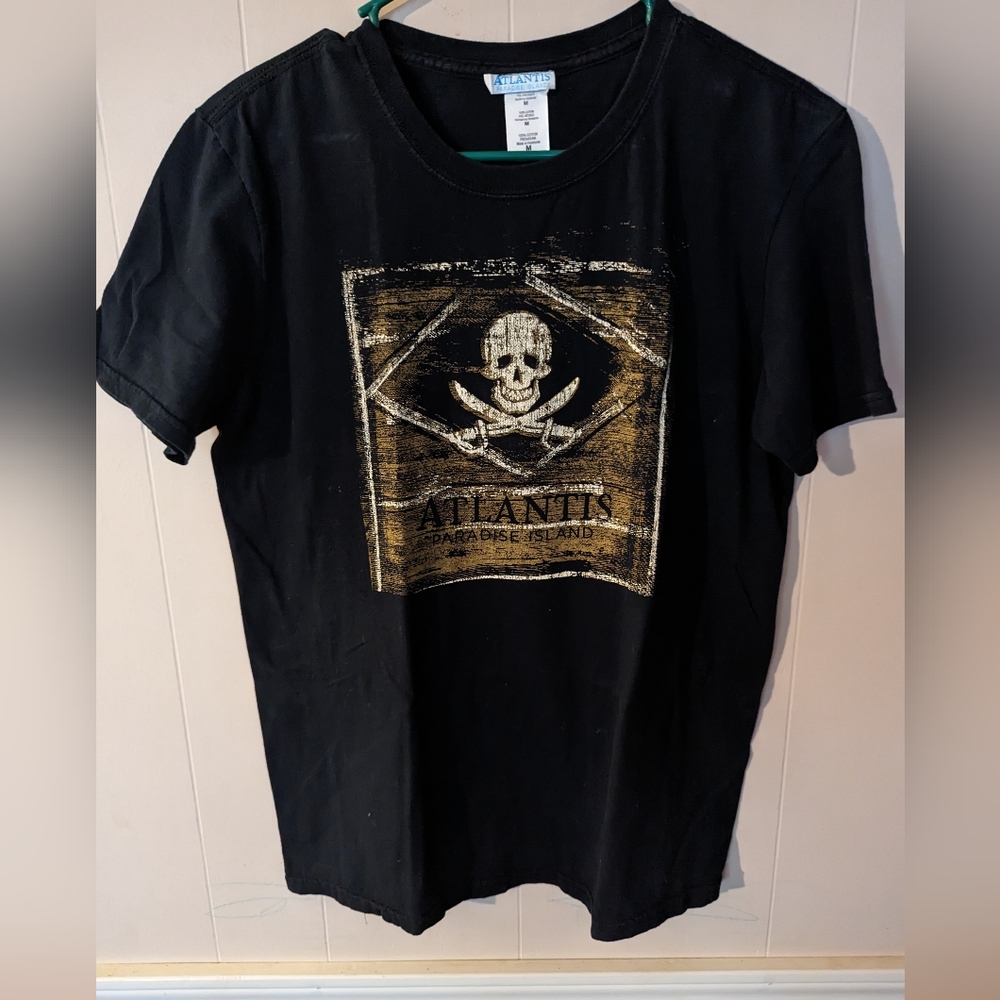 Atlantis Paradise Island Skull and Bones Adult Size Medium T-Shirt Black